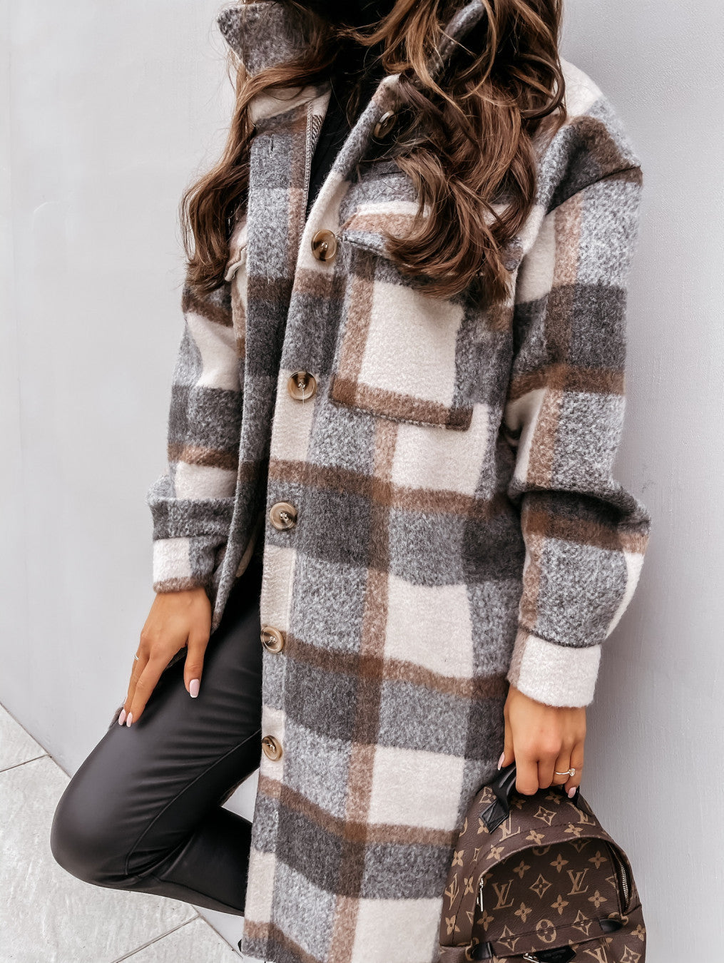 Manteau Long à Carreaux – Style Classique et Tendance